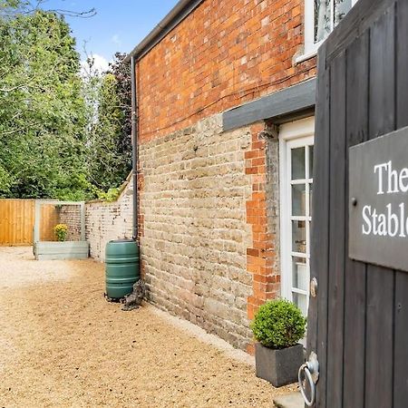 2 Bedroom Cottage In Old Town Swindon Esterno foto